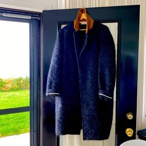 This unisex wool coat is a stunner! It’s a dark charcoal grey with tan collar.